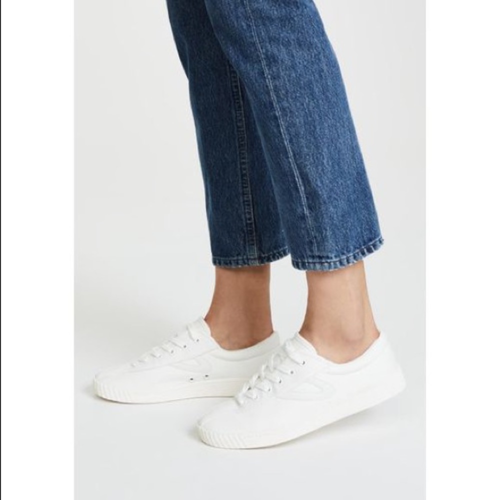 TRETORN WHITE LACE UP SNEAKERS SIZE 8.5